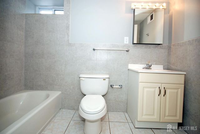 824 Drake Avenue, Middlesex, NJ 08846