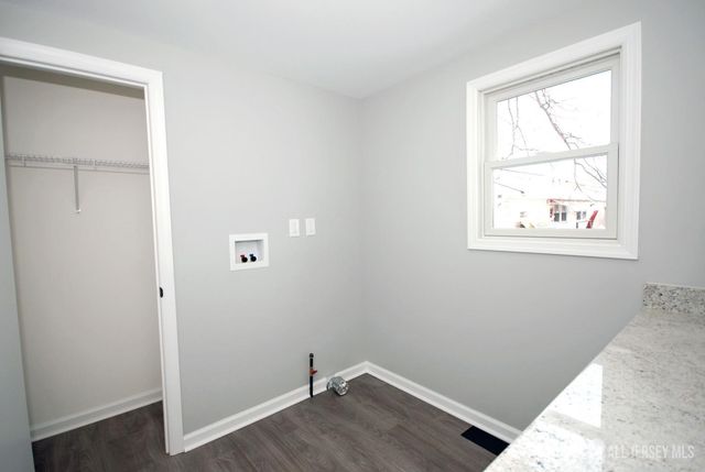 824 Drake Avenue, Middlesex, NJ 08846