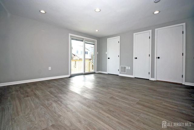 824 Drake Avenue, Middlesex, NJ 08846