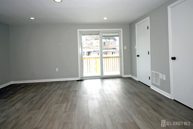 824 Drake Avenue, Middlesex, NJ 08846