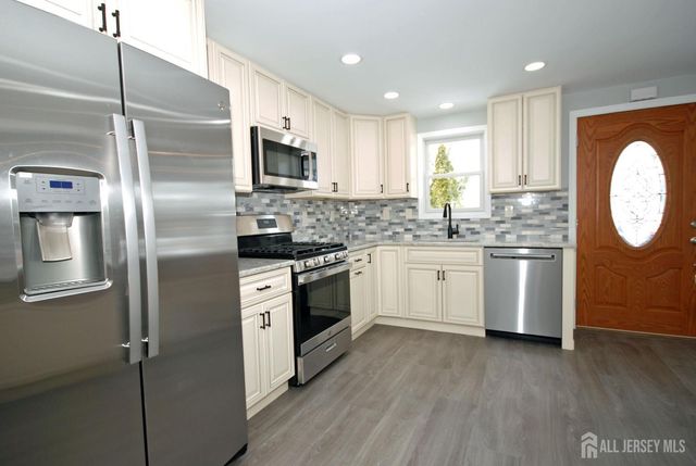 824 Drake Avenue, Middlesex, NJ 08846