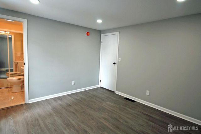 824 Drake Avenue, Middlesex, NJ 08846