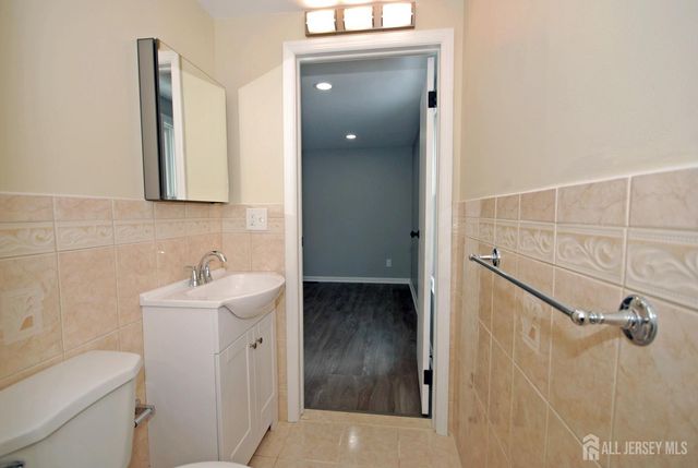 824 Drake Avenue, Middlesex, NJ 08846