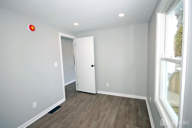 824 Drake Avenue, Middlesex, NJ 08846