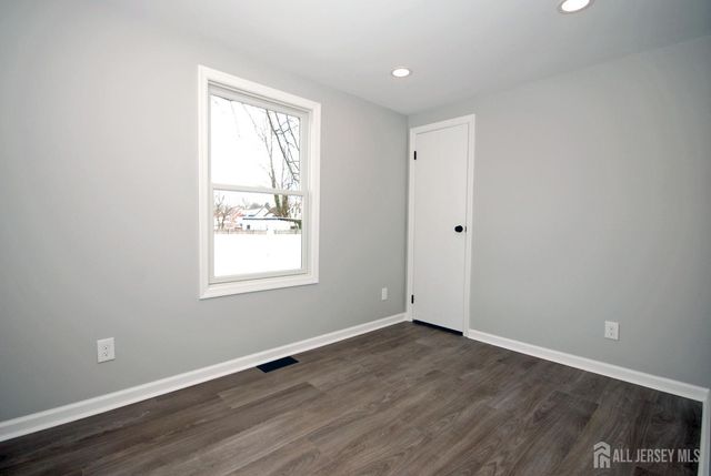 824 Drake Avenue, Middlesex, NJ 08846