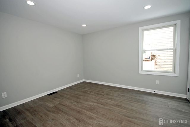 824 Drake Avenue, Middlesex, NJ 08846