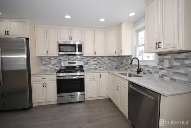 824 Drake Avenue, Middlesex, NJ 08846