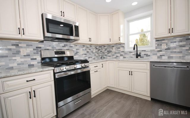 824 Drake Avenue, Middlesex, NJ 08846