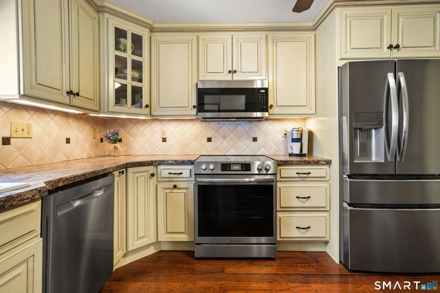 4 Apple Blossom Lane, Danbury, CT 06811