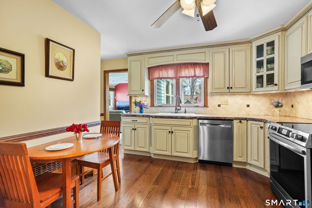 4 Apple Blossom Lane, Danbury, CT 06811