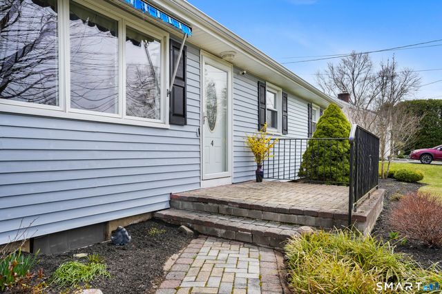 4 Apple Blossom Lane, Danbury, CT 06811