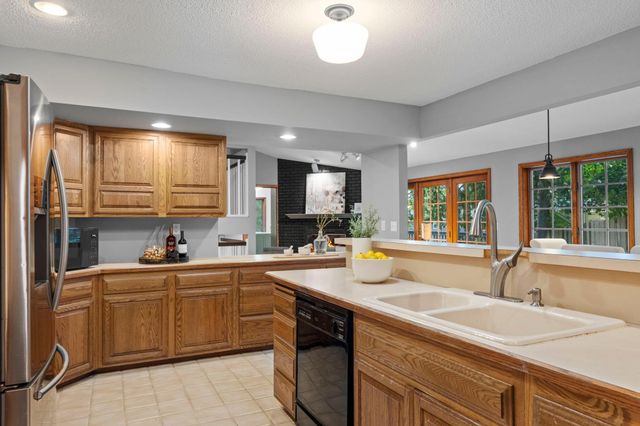 71 Fir Street, Mahtomedi, MN 55115