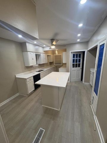 2831 N 46th STREET, Milwaukee, WI 53210