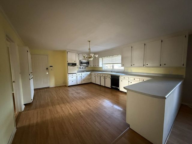 604 W Camelia Street, Geneva, AL 36340