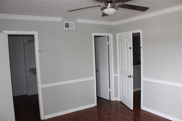 2710 Community Drive 209, Dallas, TX 75220