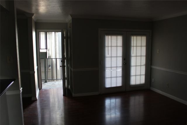 2710 Community Drive 209, Dallas, TX 75220