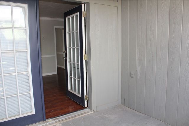 2710 Community Drive 209, Dallas, TX 75220