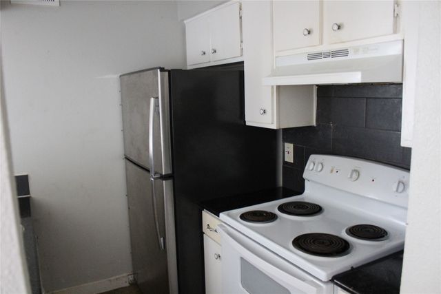 2710 Community Drive 209, Dallas, TX 75220