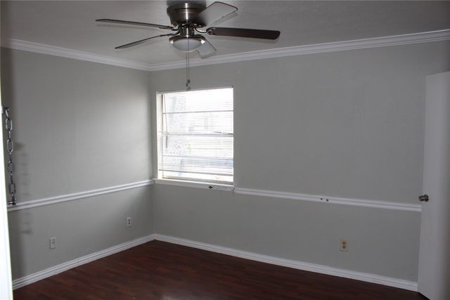 2710 Community Drive 209, Dallas, TX 75220