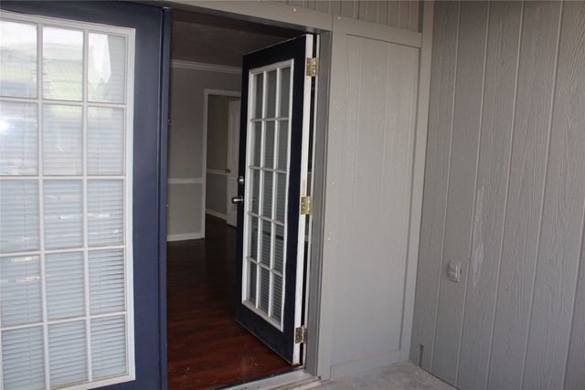 2710 Community Drive 209, Dallas, TX 75220