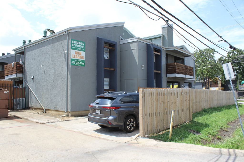 2710 Community Drive 209, Dallas, TX 75220