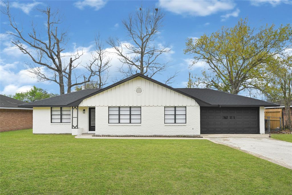 8931 Blankenship Drive, Houston, TX 77080