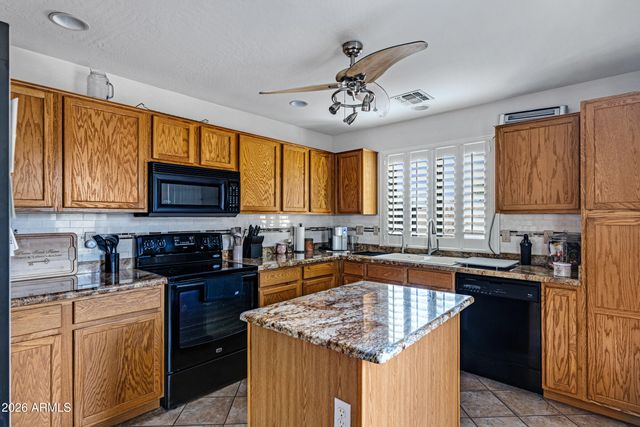 33198 N CAT HILLS Avenue, San Tan Valley, AZ 85144