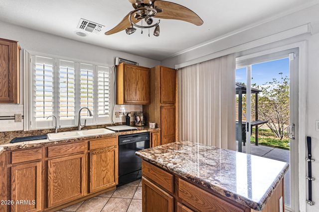 33198 N CAT HILLS Avenue, San Tan Valley, AZ 85144