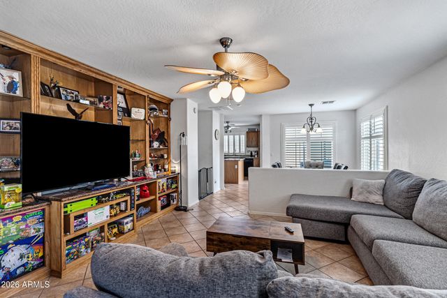 33198 N CAT HILLS Avenue, San Tan Valley, AZ 85144