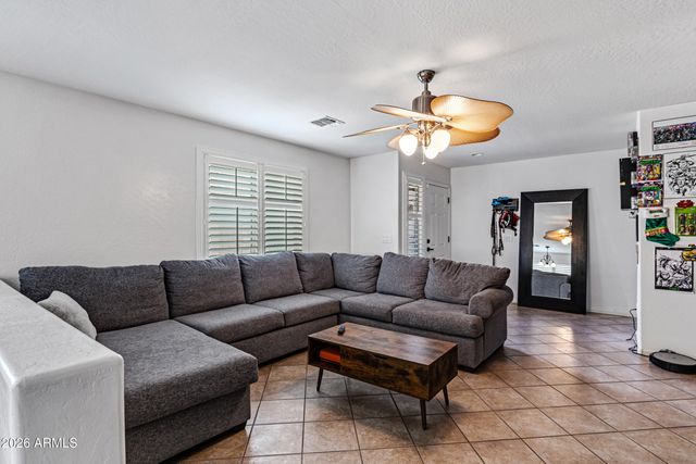 33198 N CAT HILLS Avenue, San Tan Valley, AZ 85144