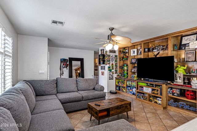 33198 N CAT HILLS Avenue, San Tan Valley, AZ 85144