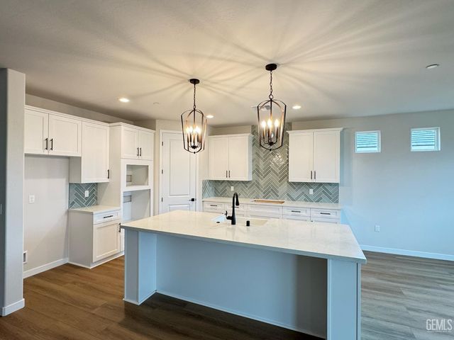 11104 Alcazar Avenue, Bakersfield, CA 93311