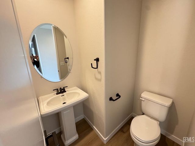 11104 Alcazar Avenue, Bakersfield, CA 93311