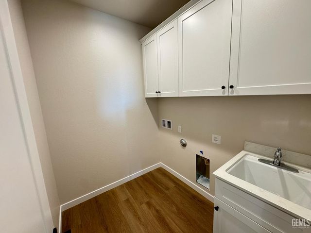 11104 Alcazar Avenue, Bakersfield, CA 93311