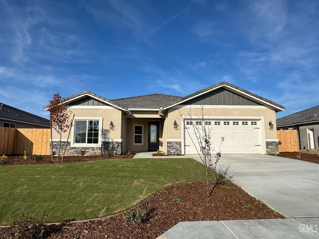 11104 Alcazar Avenue, Bakersfield, CA 93311