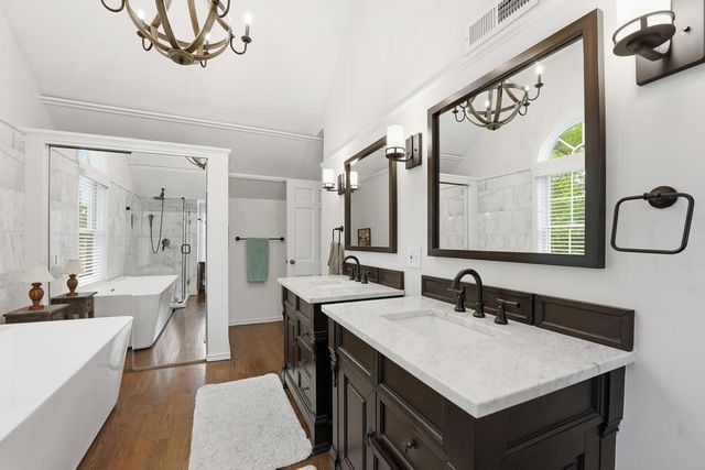 2105 W 50th Terrace, Mission Woods, KS 66205