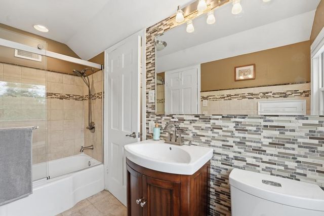 2105 W 50th Terrace, Mission Woods, KS 66205