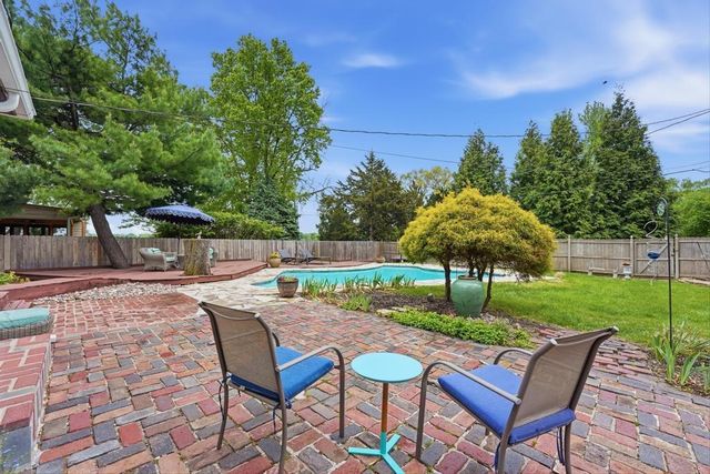 2105 W 50th Terrace, Mission Woods, KS 66205