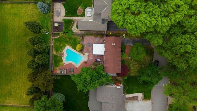 2105 W 50th Terrace, Mission Woods, KS 66205