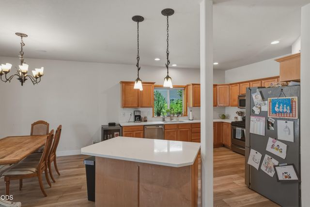 2048 NE Cradle Mountain Way, Bend, OR 97701