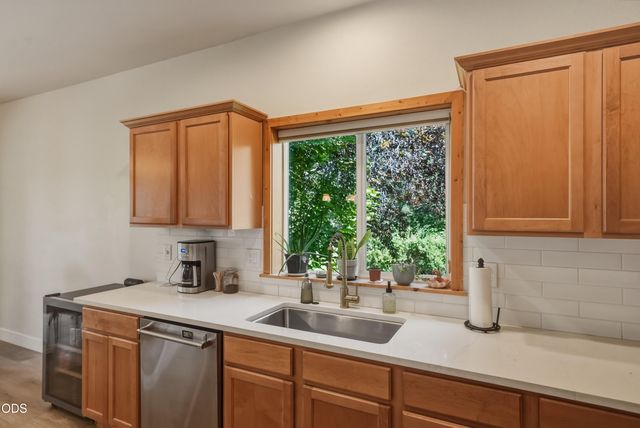 2048 NE Cradle Mountain Way, Bend, OR 97701