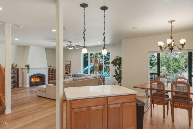2048 NE Cradle Mountain Way, Bend, OR 97701