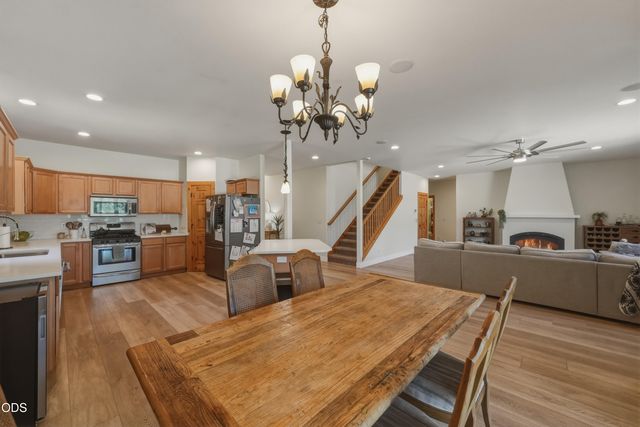2048 NE Cradle Mountain Way, Bend, OR 97701