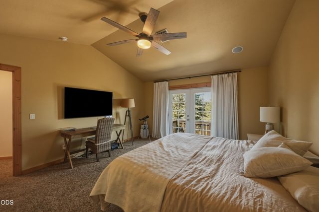 2048 NE Cradle Mountain Way, Bend, OR 97701