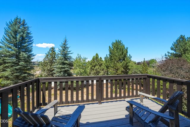 2048 NE Cradle Mountain Way, Bend, OR 97701