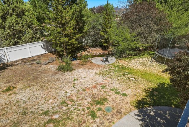 2048 NE Cradle Mountain Way, Bend, OR 97701