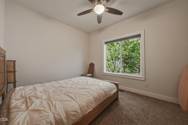 2048 NE Cradle Mountain Way, Bend, OR 97701