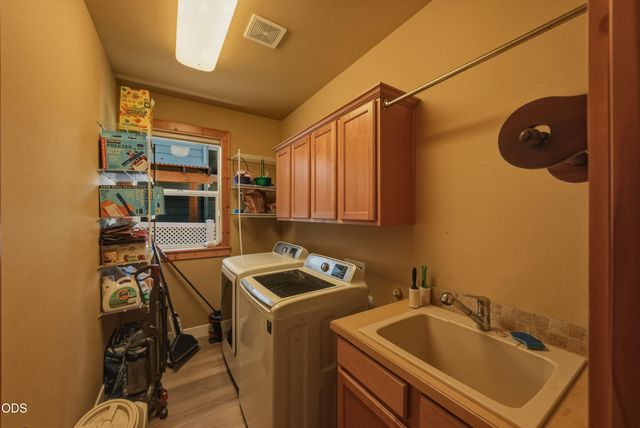 2048 NE Cradle Mountain Way, Bend, OR 97701