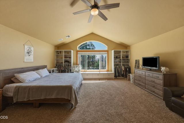 2048 NE Cradle Mountain Way, Bend, OR 97701