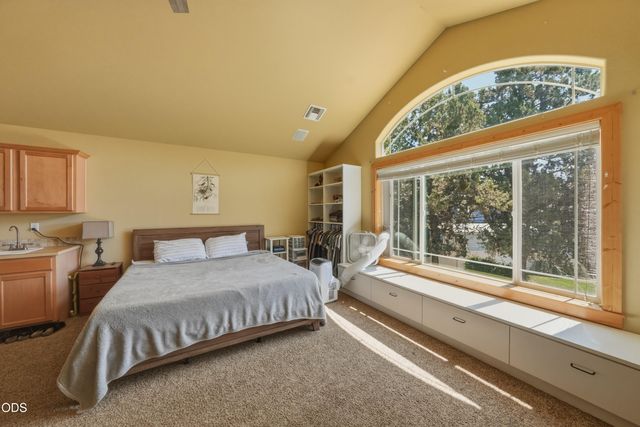 2048 NE Cradle Mountain Way, Bend, OR 97701
